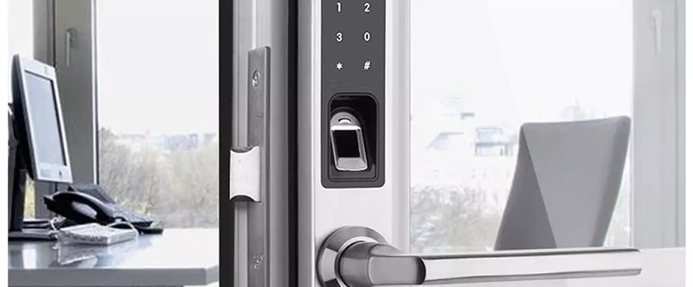 melhores fechaduras digitais para portas de alumínio